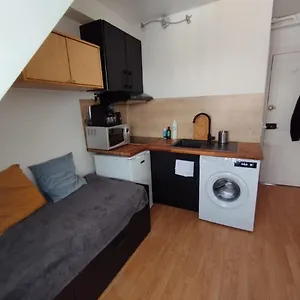 https://cosy-studio-village-of-batignolles.fr-paris.fr